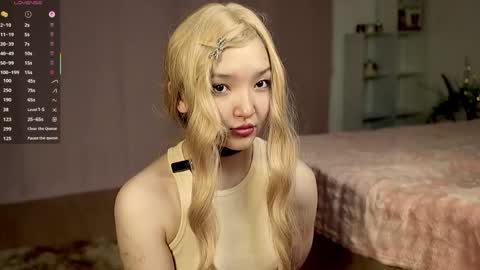 Linh -   online show from 05-08-26, 09:09