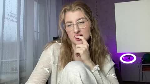 linoreya online show from 11-22-25, 10:25