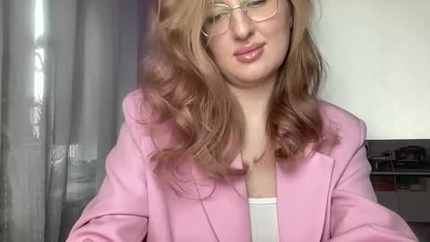 linoreya online show from 11-25-25, 08:14