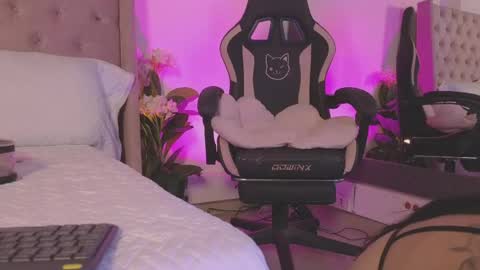 Luciana online show from 04-16-26, 08:20