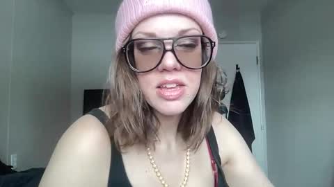 Snapshot of linusloves chatting on 02-05-26, 05:50 linusloves online show from 02-05-26, 05:50