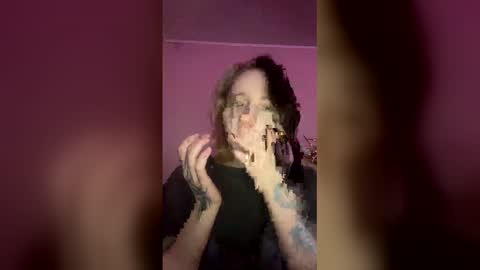 Snapshot of linyxnoir chatting on 03-09-26, 01:42 Lia online show from 03-09-26, 01:42