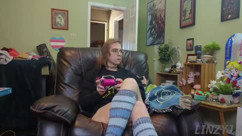 Snapshot of linzy19 chatting on 01-21-25, 06:23 Linzy19 online show from 01-21-25, 06:23