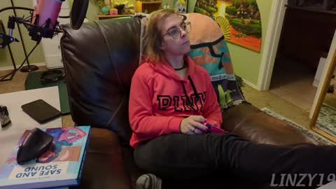 Snapshot of linzy19 chatting on 02-03-25, 04:25 Linzy19 online show from 02-03-25, 04:25