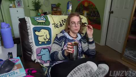 Snapshot of linzy19 chatting on 02-04-25, 06:06 Linzy19 online show from 02-04-25, 06:06