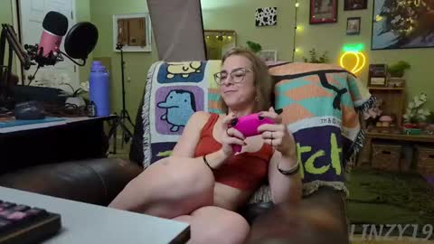 Snapshot of linzy19 chatting on 02-16-25, 03:47 Linzy19 online show from 02-16-25, 03:47