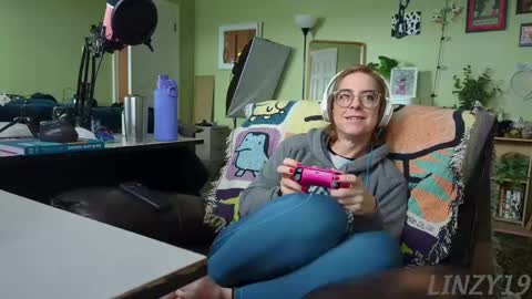 Snapshot of linzy19 chatting on 02-21-25, 06:04 Linzy19 online show from 02-21-25, 06:04