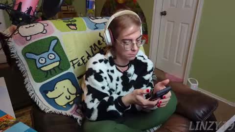 Snapshot of linzy19 chatting on 02-22-25, 03:23 Linzy19 online show from 02-22-25, 03:23