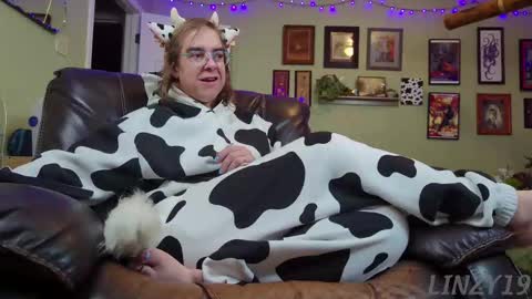 Snapshot of linzy19 chatting on 11-13-25, 04:55 Linzy19 online show from 11-13-25, 04:55