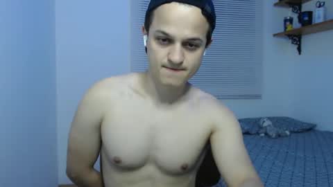 Snapshot of lioncluess chatting on 10-28-25, 08:40 Lion Cluess online show from 10-28-25, 08:40