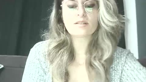 lionessmom online show from 10-13-25, 09:26