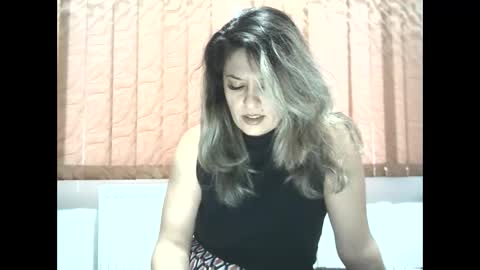 Snapshot of lionessmom chatting on 12-23-25, 06:55 lionessmom online show from 12-23-25, 06:55