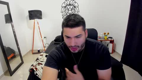 Lion online show from 10-11-25, 03:17