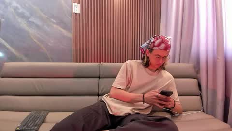 Snapshot of lior_evan chatting on 11-13-25, 11:53 Lior evan online show from 11-13-25, 11:53