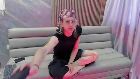 Snapshot of lior_evan chatting on 11-16-25, 11:49 Lior evan online show from 11-16-25, 11:49