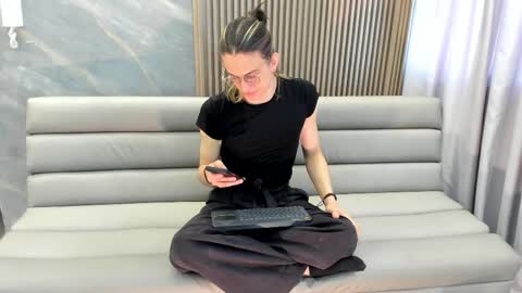Snapshot of lior_evan chatting on 11-27-25, 11:45 Lior evan online show from 11-27-25, 11:45