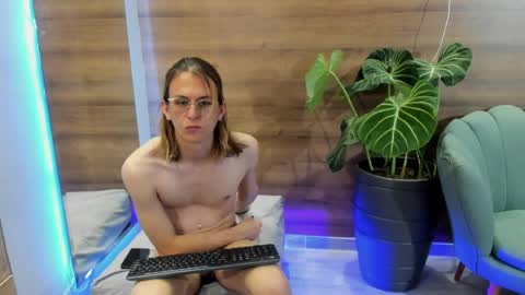 Snapshot of lior_evan chatting on 05-23-26, 02:17 Lior evan online show from 05-23-26, 02:17