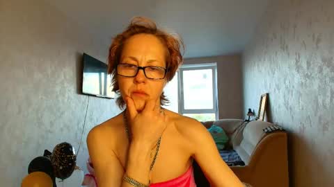 Snapshot of lioraweiss chatting on 05-16-26, 03:55 Liora Weiss online show from 05-16-26, 03:55