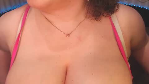 Snapshot of lipsaddiction chatting on 02-01-25, 11:27 LIpsAddiction online show from 02-01-25, 11:27