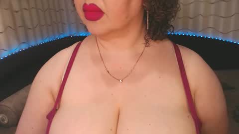 Snapshot of lipsaddiction chatting on 02-16-25, 02:10 LIpsAddiction online show from 02-16-25, 02:10