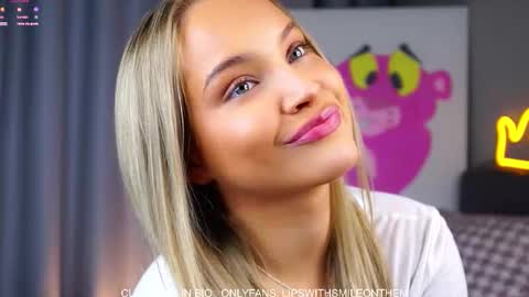 Amelia online show from 11-04-25, 01:16