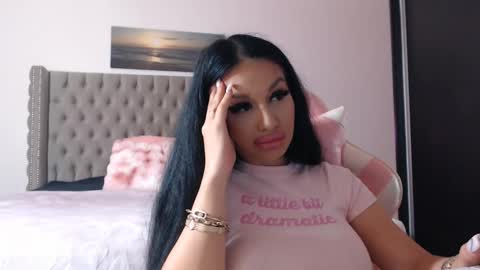 Snapshot of lisa104739 chatting on 11-12-25, 08:41 Lisa online show from 11-12-25, 08:41