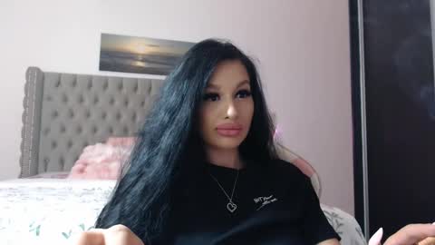 Snapshot of lisa104739 chatting on 12-14-25, 08:35 Lisa online show from 12-14-25, 08:35