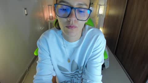 Lisa  online show from 10-13-25, 05:13