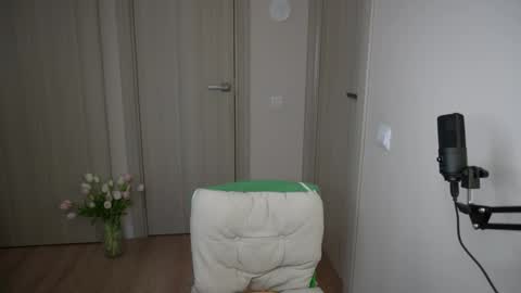 Snapshot of lisa_graham chatting on 10-21-25, 04:24 lisa_graham online show from 10-21-25, 04:24