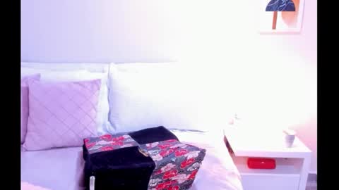 Snapshot of lisa_laurentt chatting on 12-21-25, 03:46 lisa laurent online show from 12-21-25, 03:46