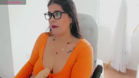 Snapshot of lisa_santoss chatting on 11-14-25, 03:44 Lisa online show from 11-14-25, 03:44