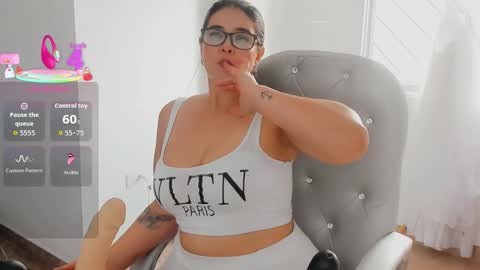 Snapshot of lisa_santoss chatting on 12-19-25, 08:27 Lisa online show from 12-19-25, 08:27