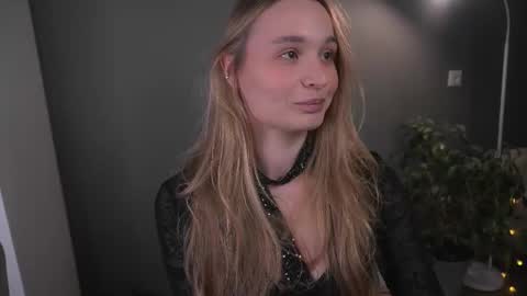 Elisabeth or Lisa online show from 12-19-25, 08:38