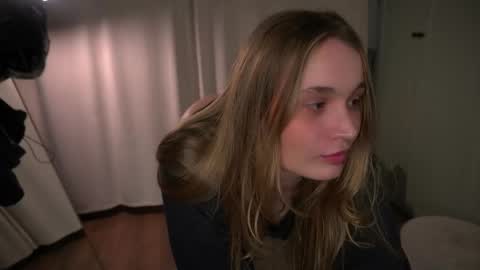 Elisabeth or Lisa online show from 04-19-26, 08:11