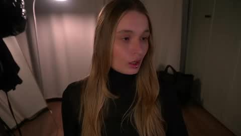Elisabeth or Lisa online show from 05-03-26, 08:04