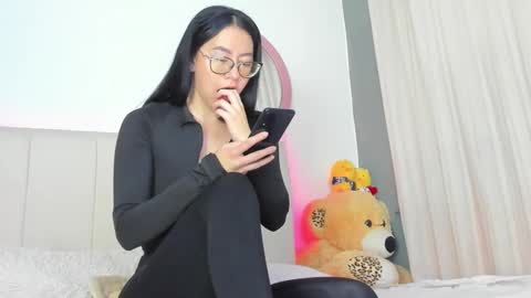 Lisa online show from 12-04-24, 01:25