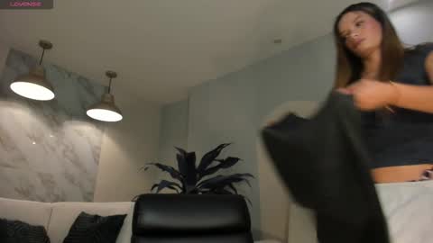 Lisa  Flowers online show from 03-23-26, 10:52