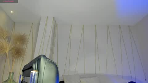 Lisa  Flowers online show from 04-06-26, 11:00