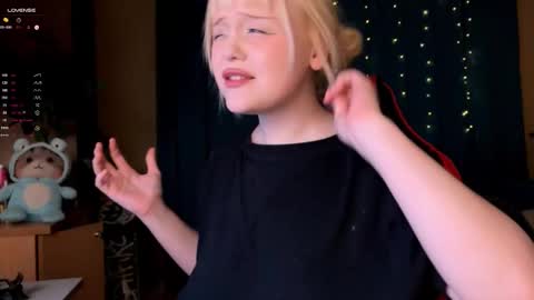 -Lisa- Help me to reach 100 thumbs up3 online show from 10-05-25, 04:49