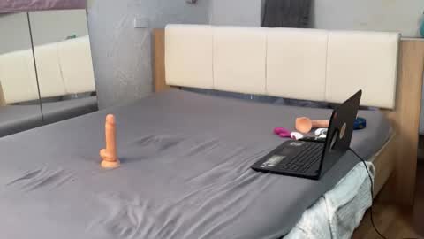 Snapshot of lisaloch666 chatting on 01-15-26, 08:08 cristin online show from 01-15-26, 08:08