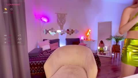 Snapshot of lisamaybe chatting on 09-09-25, 03:33 Lisa online show from 09-09-25, 03:33