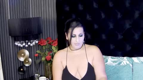 Snapshot of lisamaze chatting on 09-15-25, 05:13 SofiaHanson online show from 09-15-25, 05:13