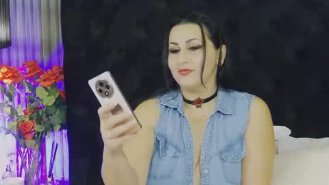 Snapshot of lisamaze chatting on 10-14-25, 07:14 SofiaHanson online show from 10-14-25, 07:14