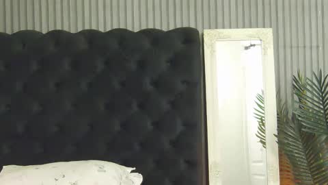 Snapshot of lisamaze chatting on 10-19-25, 05:24 SofiaHanson online show from 10-19-25, 05:24