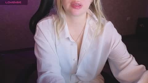 Anna online show from 04-19-26, 02:49