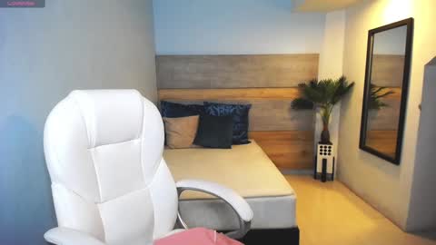 Liseth Fox online show from 01-04-25, 01:42