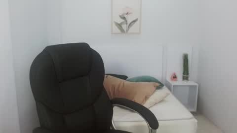 Liseth Fox online show from 01-31-25, 12:18