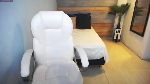 Snapshot of liseth_fox chatting on 02-23-25, 01:35 Liseth Fox online show from 02-23-25, 01:35