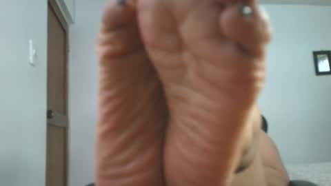 Snapshot of lissafeethot chatting on 11-21-25, 08:51 Lissafeethot online show from 11-21-25, 08:51