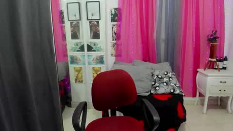 Snapshot of lissavillalobos chatting on 10-30-25, 10:21 lissa online show from 10-30-25, 10:21